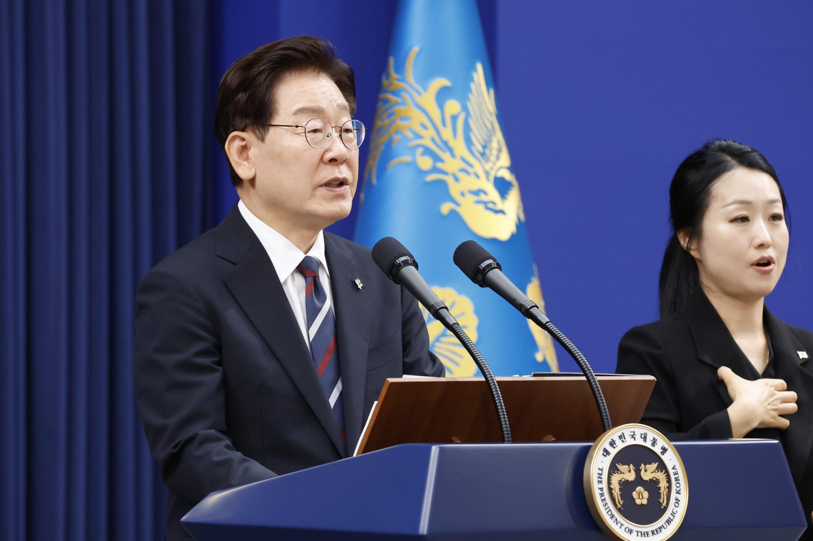 “트럼프, 美군함 10척 빠르게 건조 가능한지 물어”