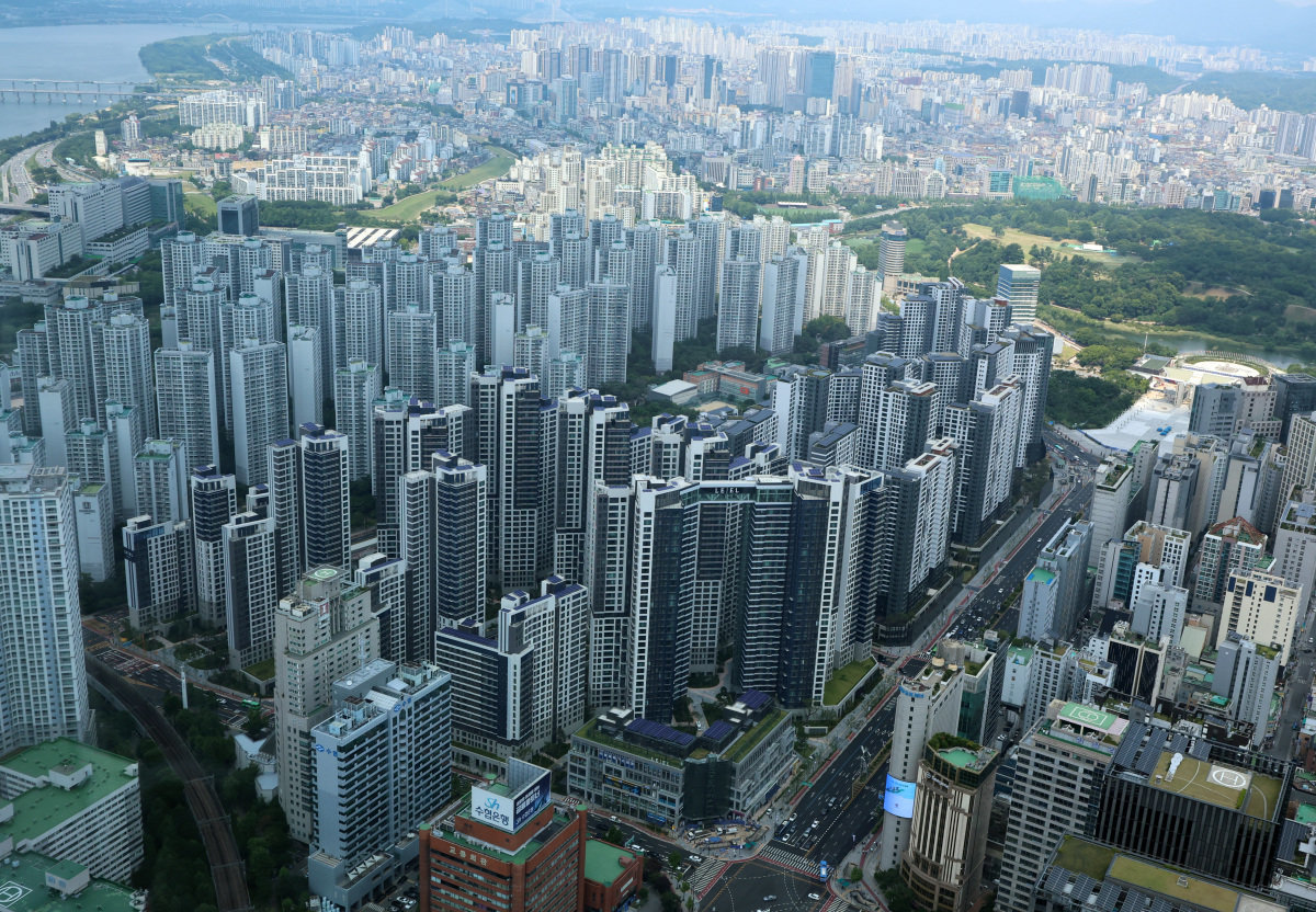 서울 아파트 전경. 한국부동산원이 발표한 월간주택가격동향에 따르면 5월 서울 아파트 전세가는 전월보다 1.15% 올랐다. 뉴시스