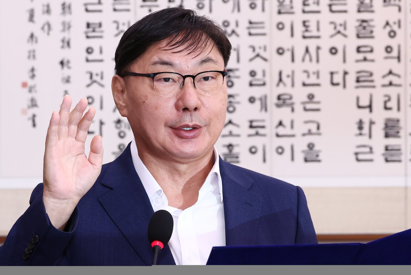 ‘연어 술자리 위증’ 이화영 징역 4개월…배심원 4 대 3 ‘유죄’