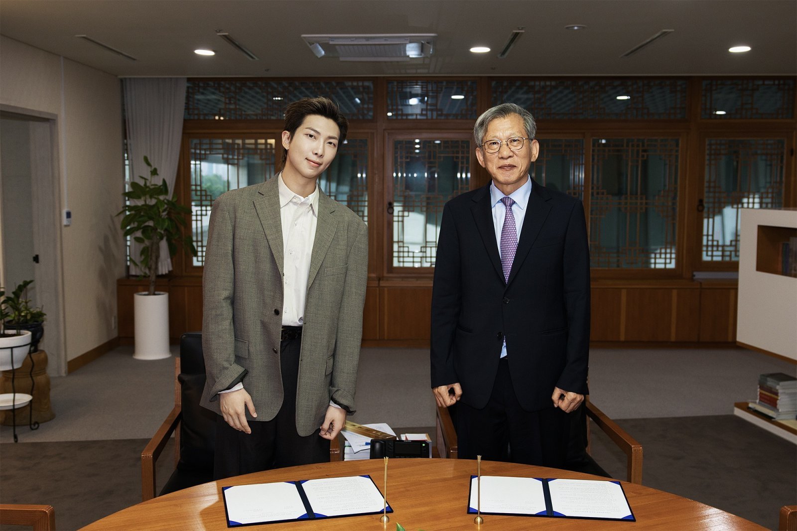 RM, 한국 문화유산 알리는 얼굴 됐다…국립중앙박물관 홍보대사