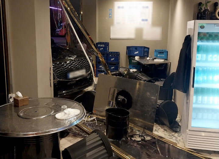 ‘쾅’ 식당 안까지 돌진한 SUV…운전자는 음주 상태