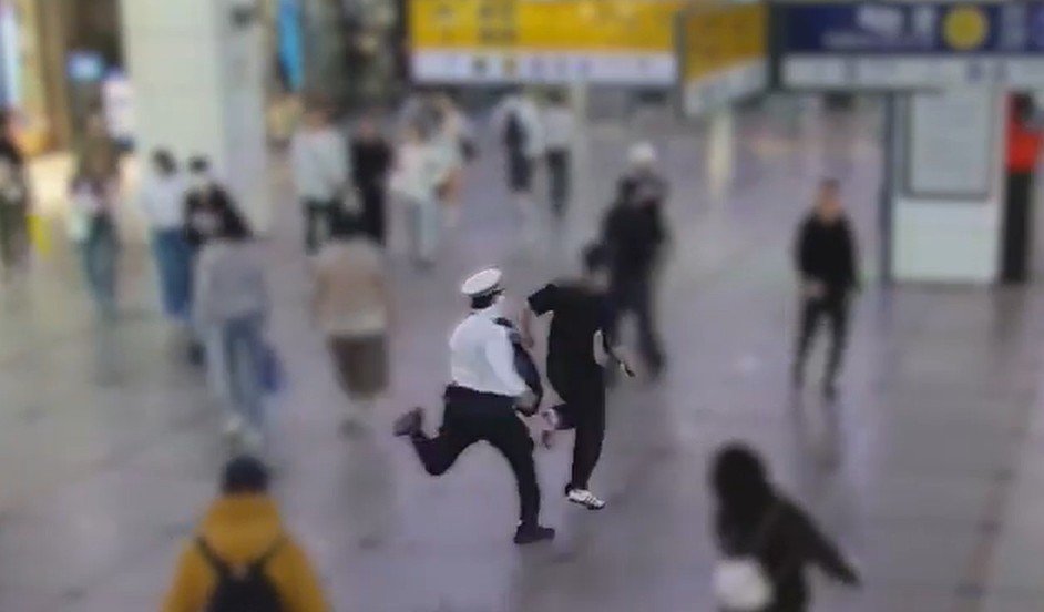 무단횡단 베트남인 불렀는데 갑자기 ‘런’?…잡고보니 5건 수배 중
