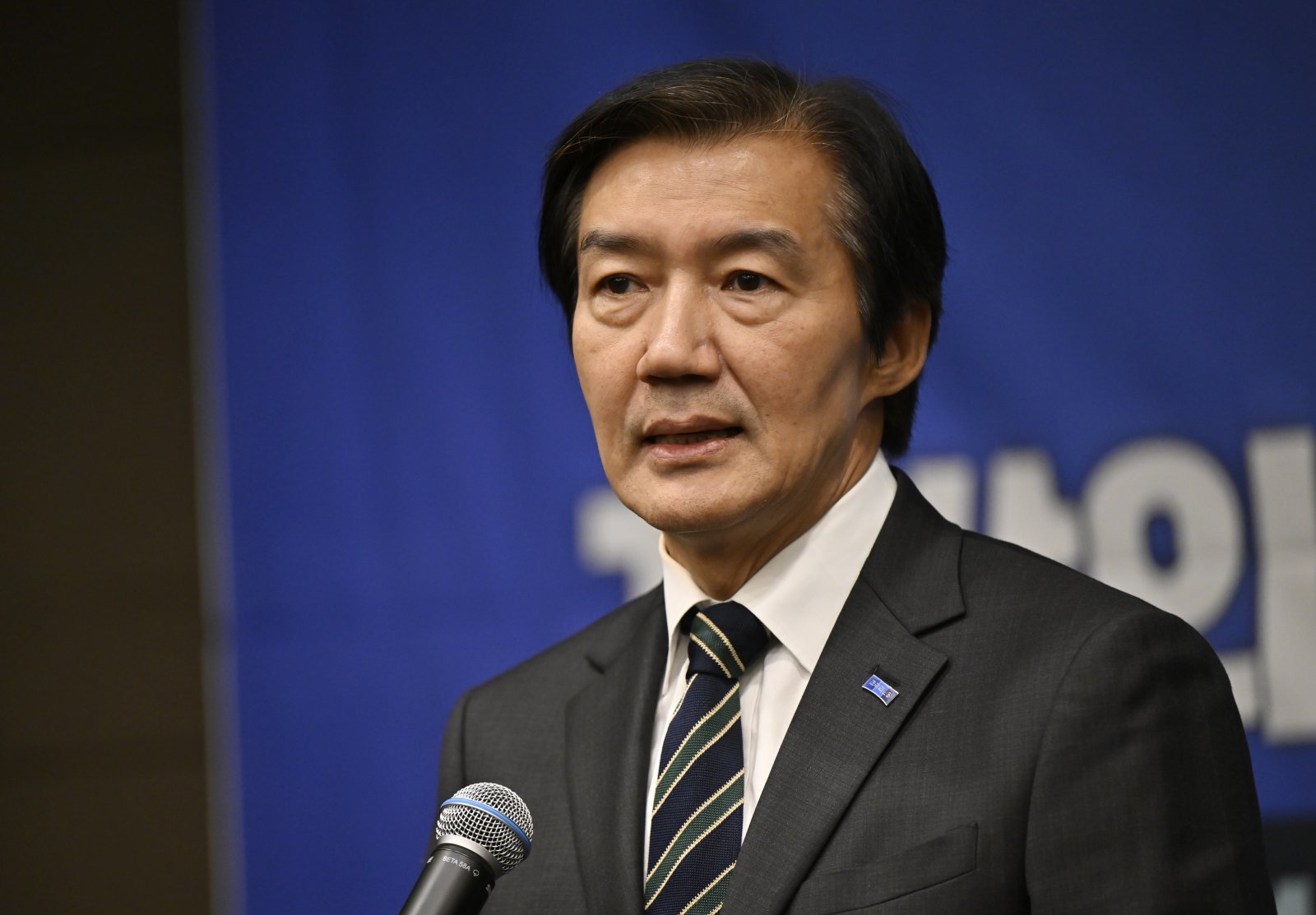 조국, 유시민 떠난 노무현재단에 “100만원 후원”