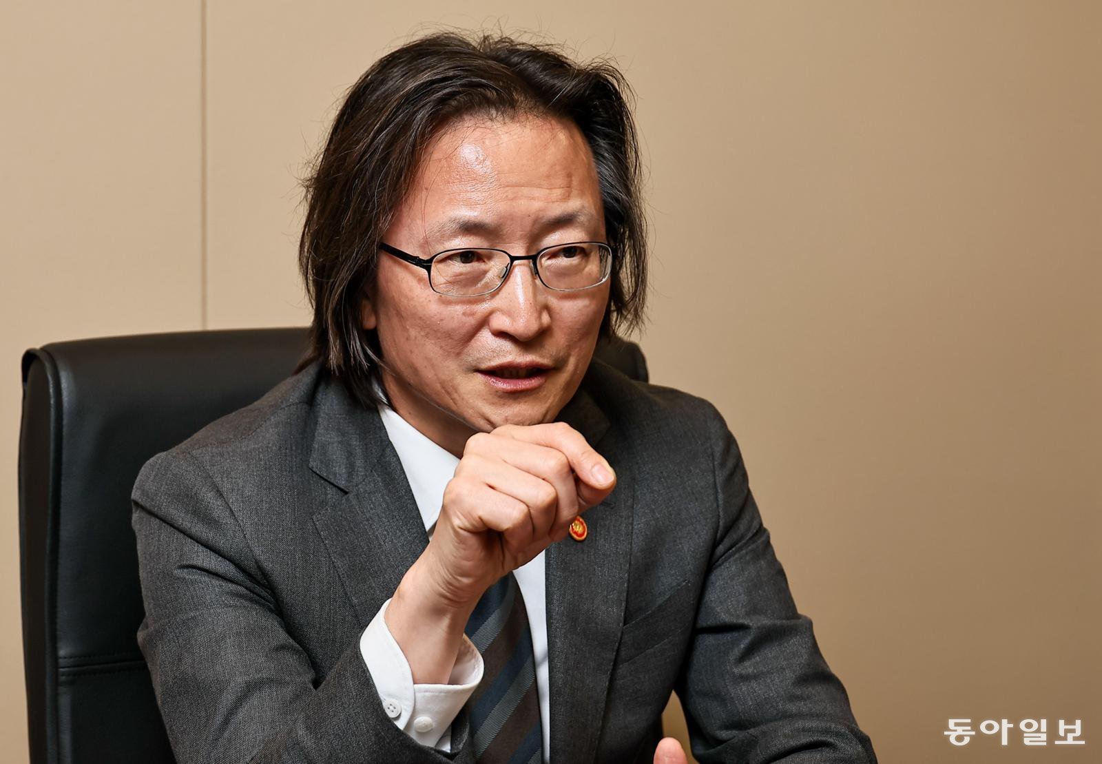 주병기 공정거래위원장이 18일 서울 중구 한국공정거래조정원에서 동아일보와 인터뷰를 하고 있다. 양회성 기자 yohan@donga.com