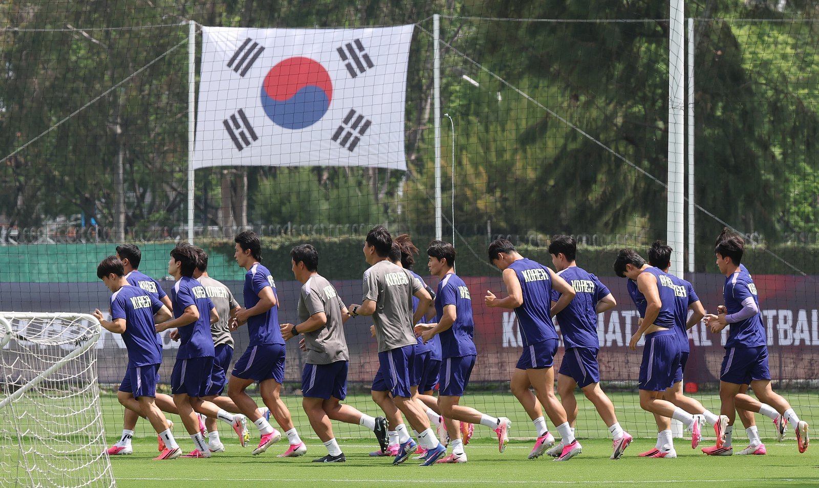 대한민국 축구국가대표팀 선수들이 19일(현지시간) 멕시코 과달라하라 인근 대한민국 축구대표팀의 베이스캠프 훈련장인 사포판 치바스 바예 베르데에서 회복 훈련을 하고 있다. 2026.6.20 ⓒ 뉴스1
