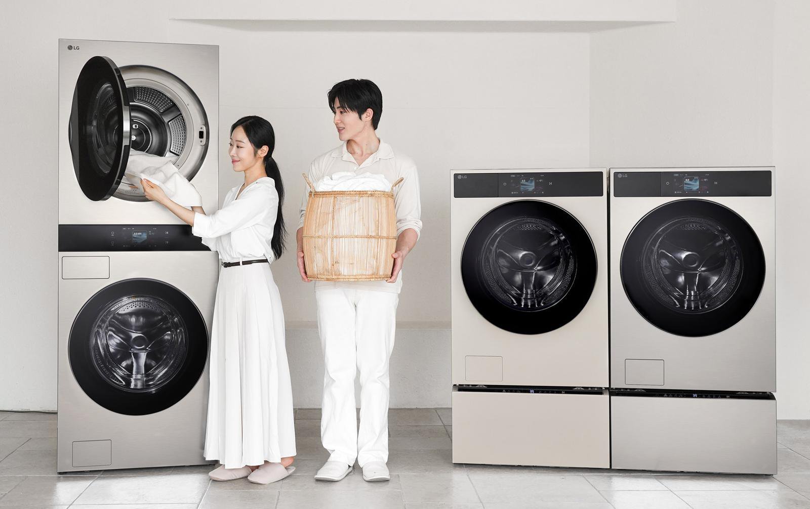 LG전자는 핵심부품 기술력에 AI(인공지능) 기능을 더한 국내 최대 용량을 갖춘 ‘LG 트롬 AI 오브제컬렉션 워시타워’와 ‘LG 트롬 AI 오브제컬렉션 워시콤보’ 신제품을 이달 중 출시한다고 21일 밝혔다. 이번에 새롭게 선보이는 라인업은 세탁과 건조 용량이 모두 25kg인 워시타워와 세탁과 건조 용량이 각각 25kg, 21kg인 워시콤보다. (사진=LG전자 제공) 2026.06.21