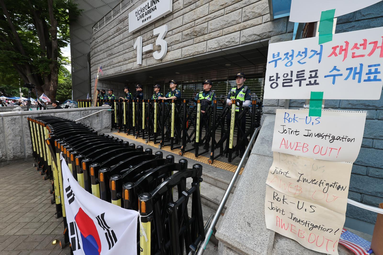 2주 넘은 올림픽공원 집회… 가스총 소지 80대男 적발도
