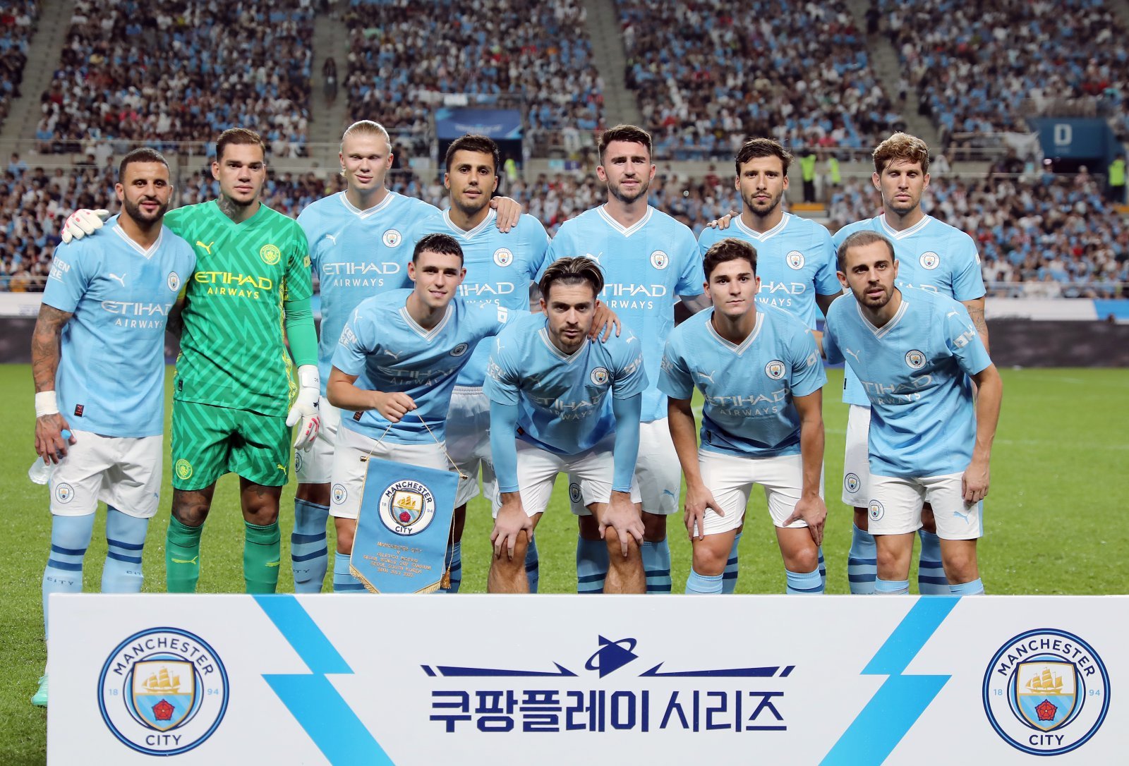 30일 서울 마포구 서울월드컵경기장에서 열린 쿠팡플레이 시리즈 2차전 아틀레티코 마드리드와 맨체스터 시티 FC의 경기에 나선 맨시티 엘링 홀란드와 잭 그릴리쉬 등 선발 선수들이 포즈를 취하고 있다. 2023.7.30 ⓒ 뉴스1