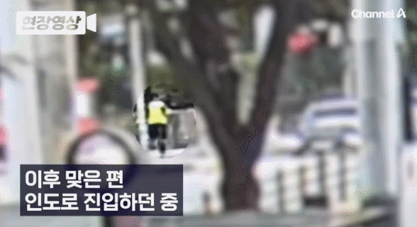 21일 오후 4시 20분경 50대 남성이 경기 구리시 수택동의 한 인도를 걷다가 땅 꺼짐 현상 때문에 아래로 떨어졌다. 채널A