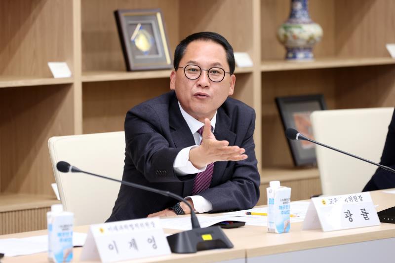 경기도의회 민주당 대표에 안광률…남종섭 의장 후보 추대