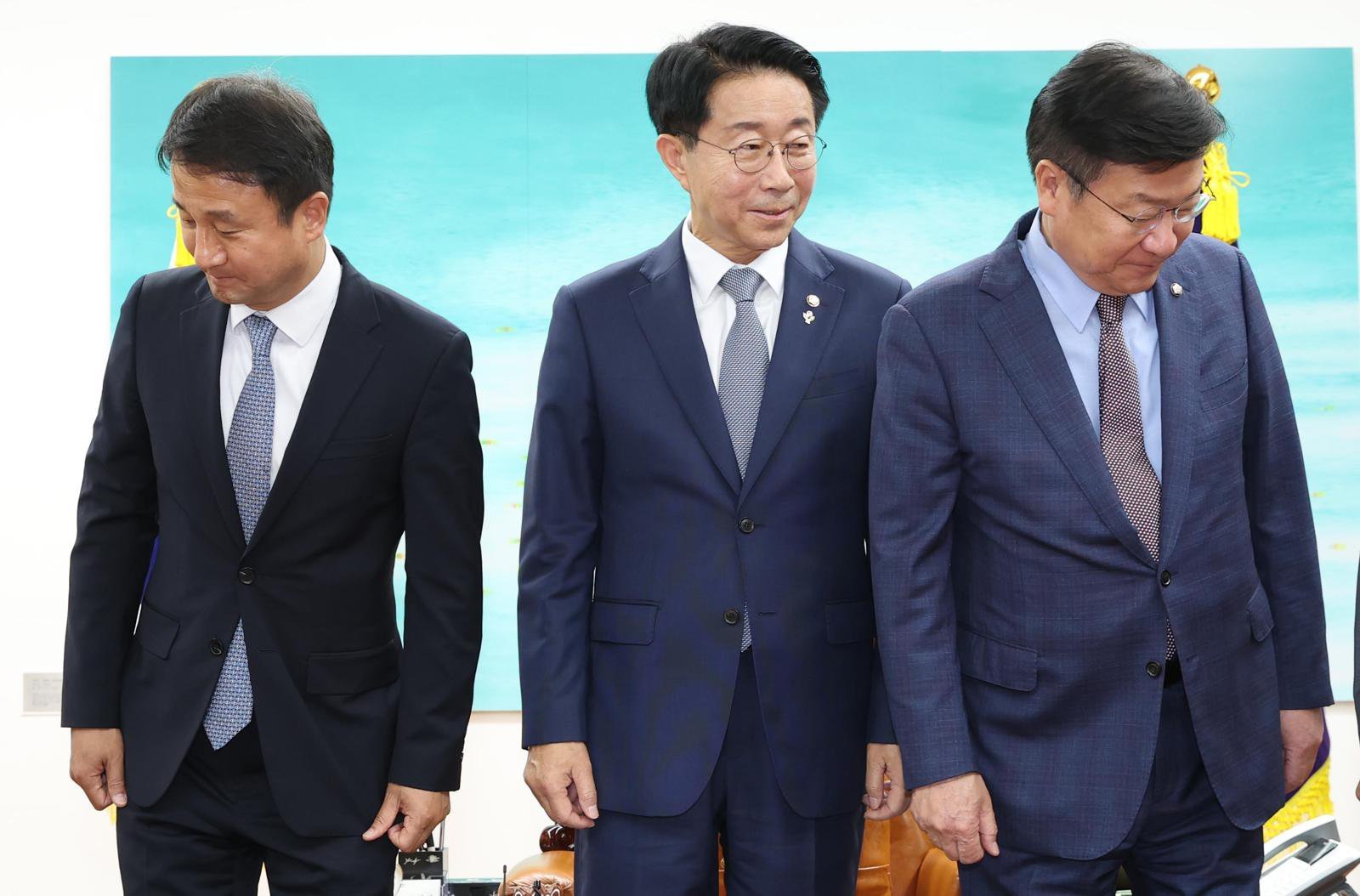 조정식 “상임위 명단, 24일 낮12시까지 내라”
