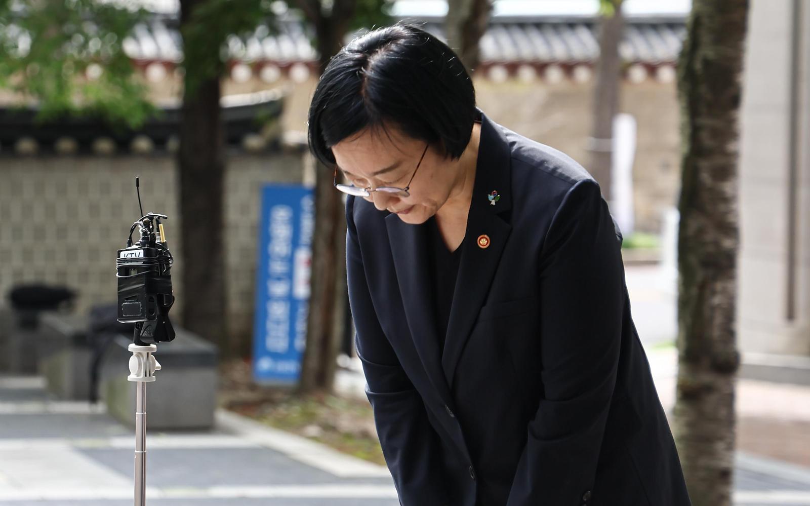 ‘모두의 창업’ 정보 유출에 한성숙 사과… “정부 믿은 도전자 신뢰 못 지켜드렸다”