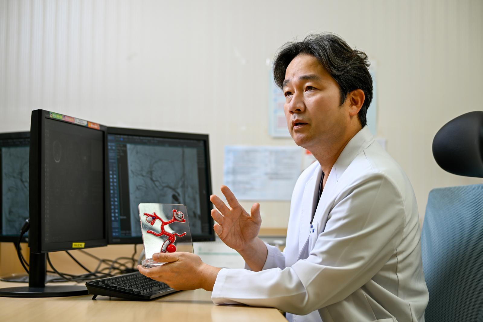 고준경 부산대병원 신경외과 교수는 코일 색전술, 혈류 변환 스텐트 삽입술 등 혈관 내 치료가 발전하면서 뇌동맥류 치료 선택지가 다양해졌다고 설명했다.
부산대병원 제공