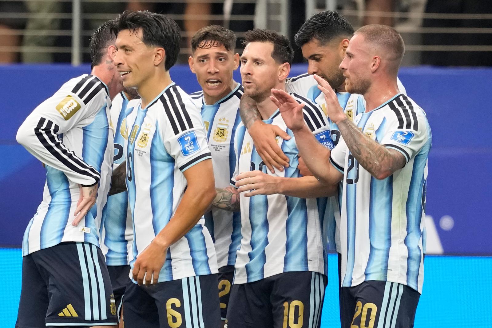 메시, 최다골 신기록…아르헨티나, 오스트리아 2-0 꺾고 32강행