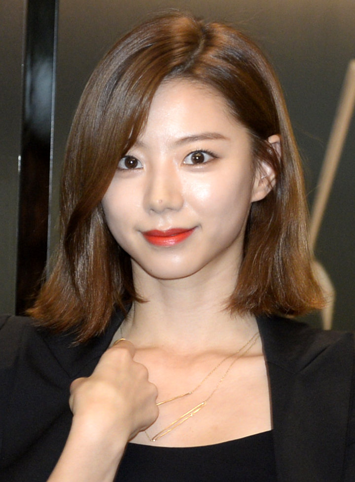 ‘백발 장발’ 배용준 옆 ‘방부제 미모’ 박수진…“얼굴이 고등학생”