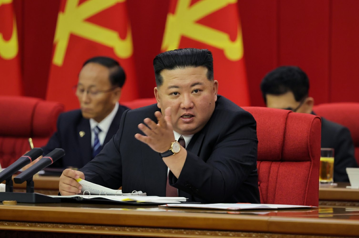 김정은 “韓, 핵잠수함 보유까지 추진…정세 극도로 악화”