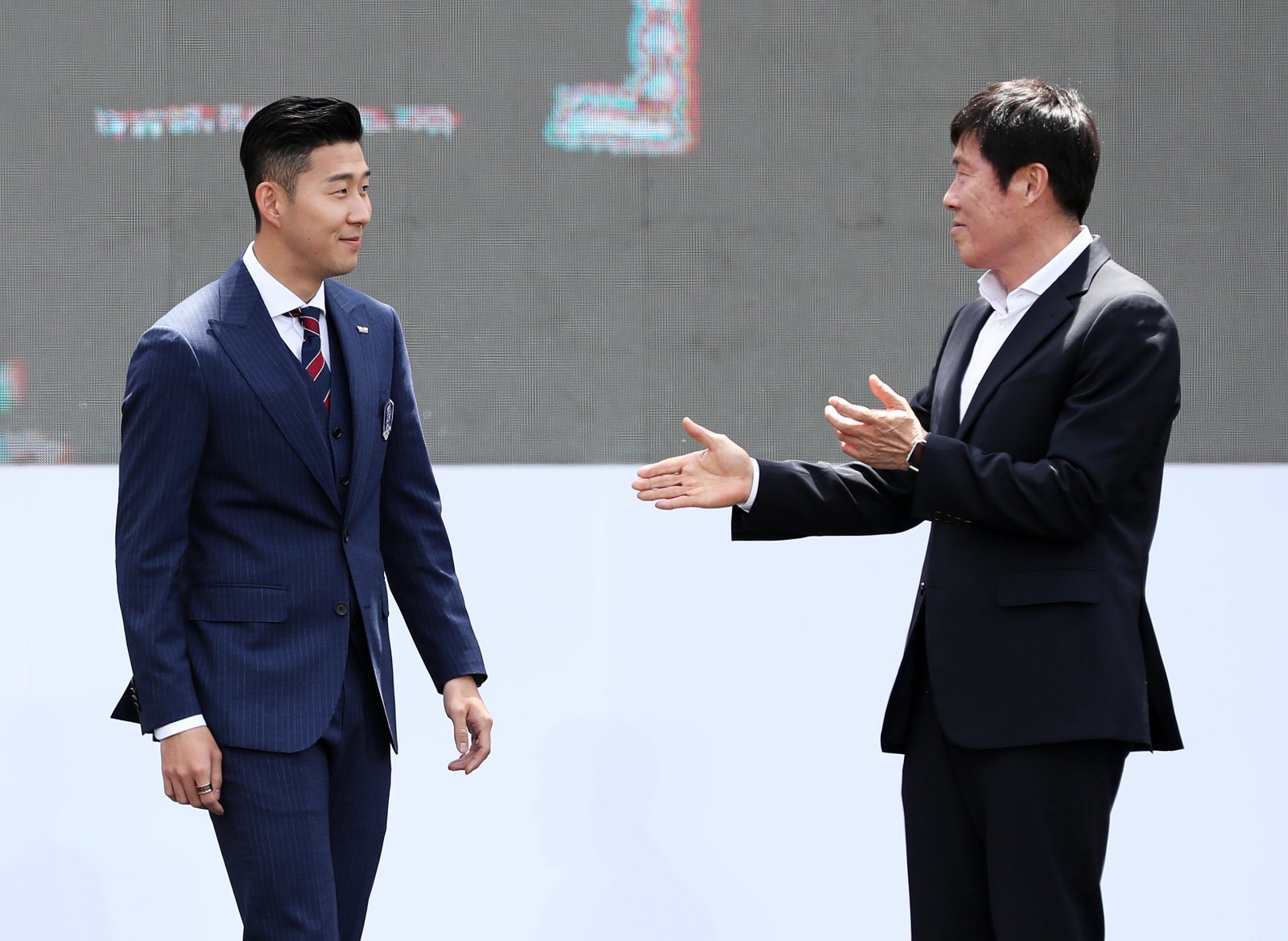 차범근 “손흥민 경기력 저하 없다…전방보다 양 측면이 어울려”