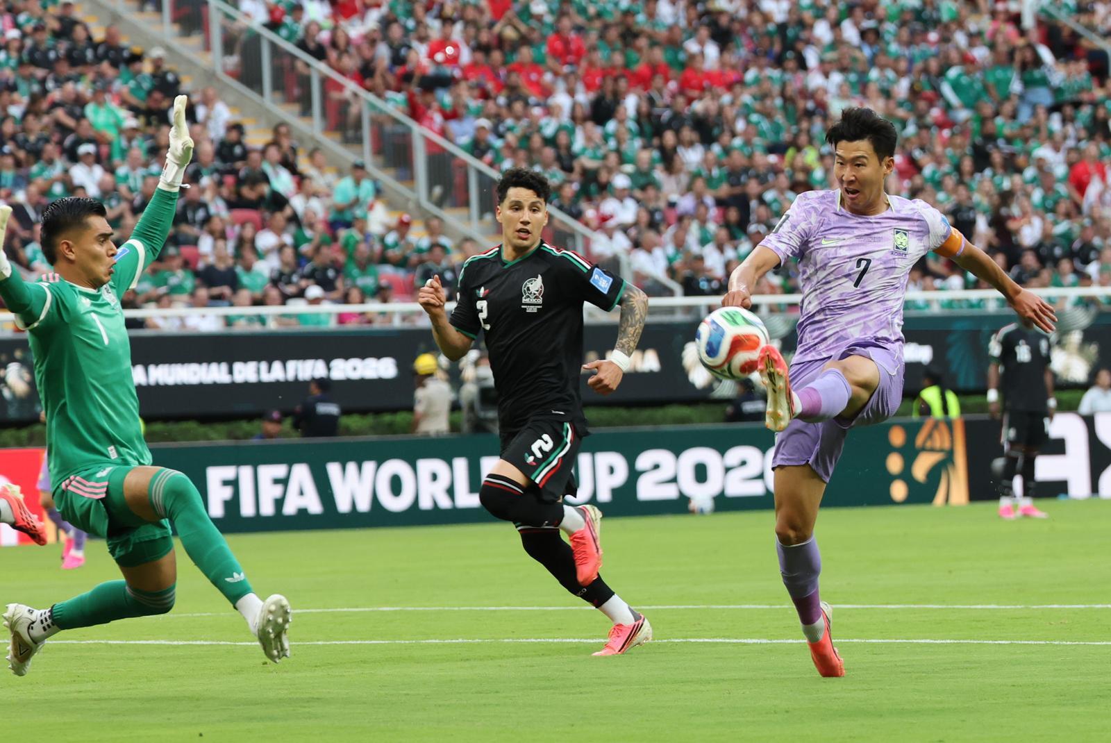 대한민국 축구국가대표팀 손흥민이 18일(현지시간) 멕시코 과달라하라 스타디움에서 열린 2026 북중미 월드컵 A조 조별리그 2차전 대한민국과 멕시코의 경기에서 슈팅을 하고 있다. 2026.6.19 ⓒ 뉴스1
