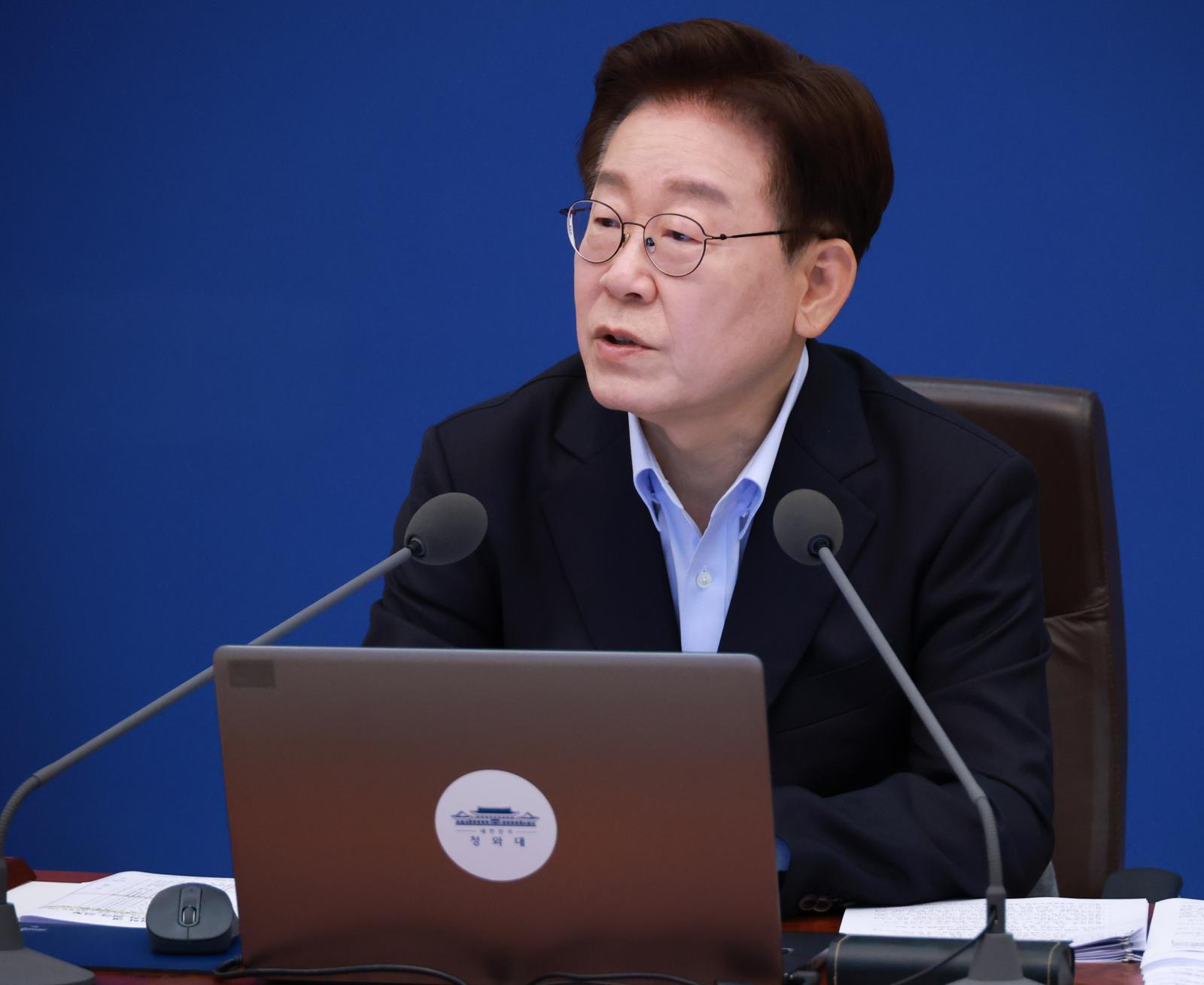 이재명 대통령이 23일 청와대에서 열린 국무회의 겸 비상경제점검회의에서 발언하고 있다. 뉴스1