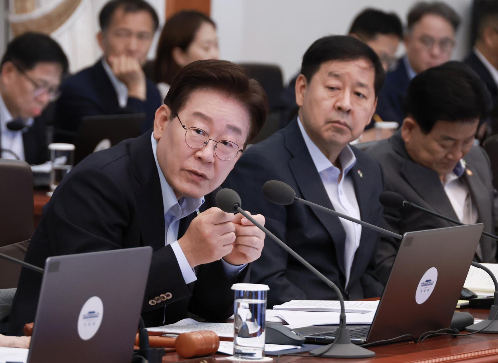 李 “1500원대 중반 환율, 펀더멘털에 비해 과해…잘 챙겨달라”