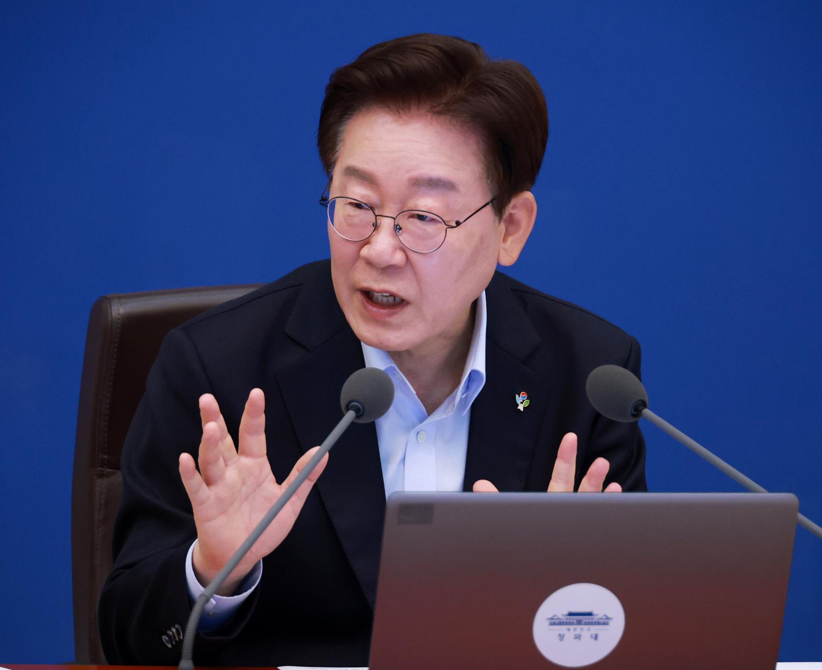 李 “사고 재발 업체 백몇십개…사람을 건축자재로 썼단 얘기”