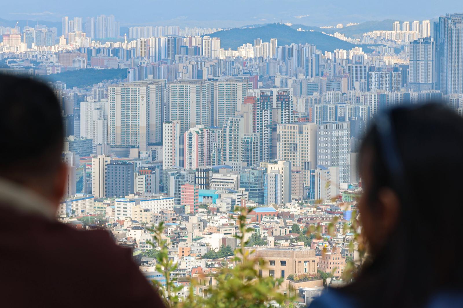 “집값·임금 다 오를 것”…성과급 풍년에 소비자 전망지수 치솟아