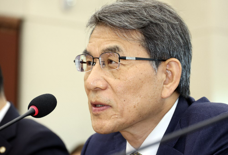 노태악 전 중앙선거관리위원회 위원장이 23일 여의도 국회에서 열린 제9회 전국동시지방선거 투표용지 부족사태 등 국민 참정권 침해 진상규명 및 선거관리 개혁을 위한 국조특위 전체회의에서 위원들의 질문에 답하고 있다. 뉴시스