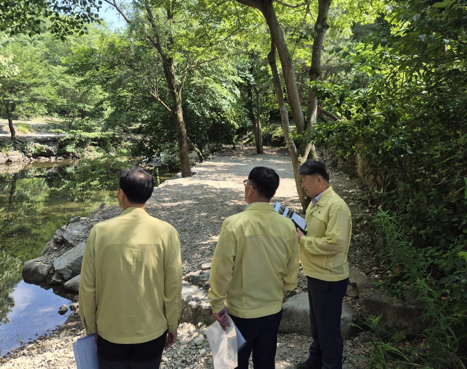 산림청은 지난 12일 전북 완주군 내 불법시설 정비 현장을 방문해 추진 현황을 점검했다. 산림청 제공