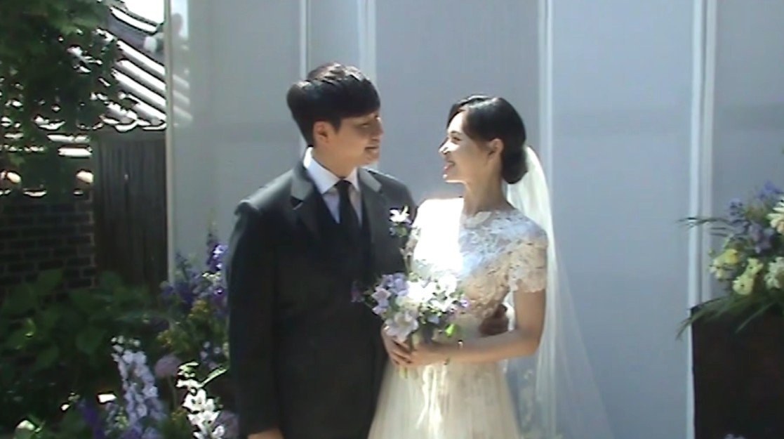 결혼식 공개한 배성재·김다영…형 배성우 모자이크 처리