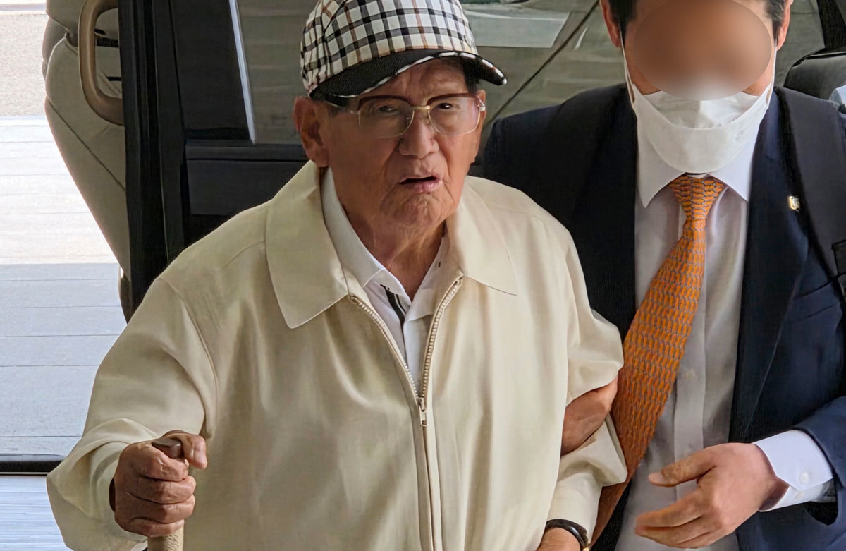 “네 이놈”…이만희 영장심사 출석에 외침 터져나왔다