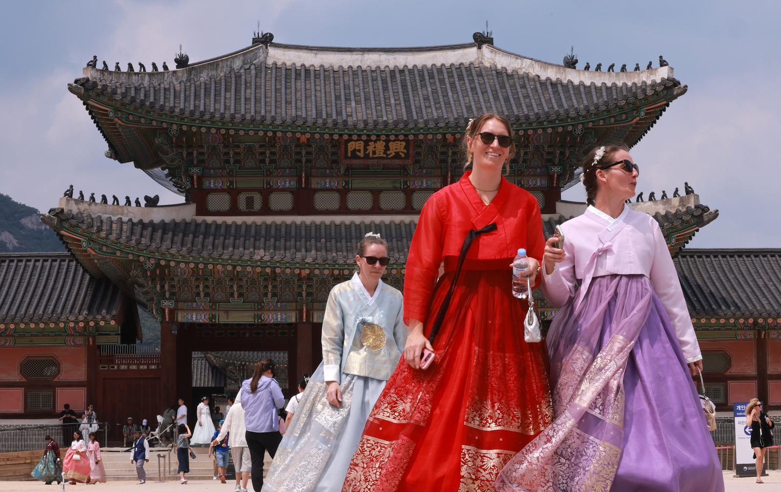 상반기 외국인 관광객 1000만명 돌파…작년보다 한달 빨라