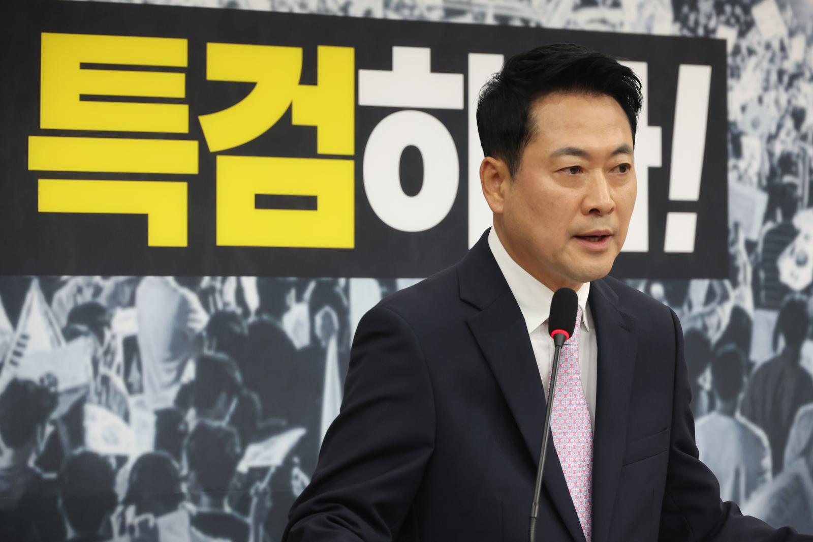 장동혁, 당 안팎 사퇴 요구에 “당원들이 결정할 문제”