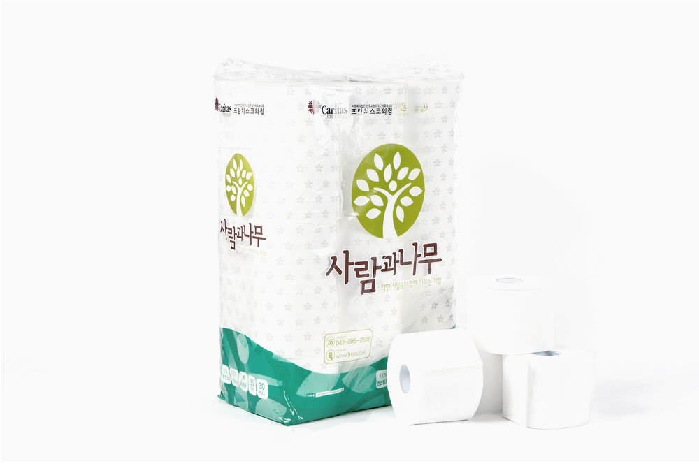 프란치스코의집 직원들이 생산하는 두루마리 화장지.