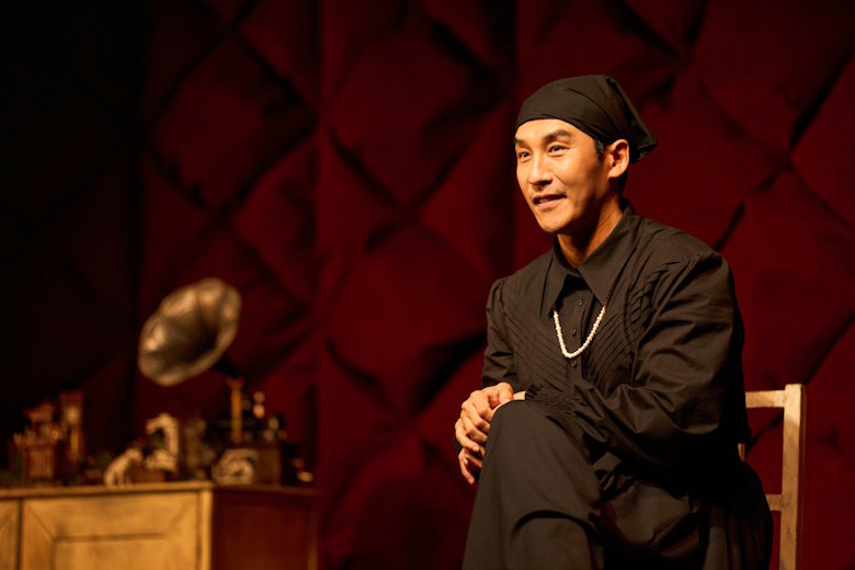 1인극 ‘나는 나의 아내다’의 배우 지현준. 두산아트센터 제공
