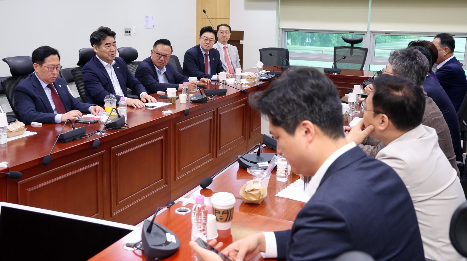 25일 오전 서울 여의도 의원회관에서 열린 당내 쇄신파 모임 ‘대안과 미래’ 조찬모임. 뉴스1