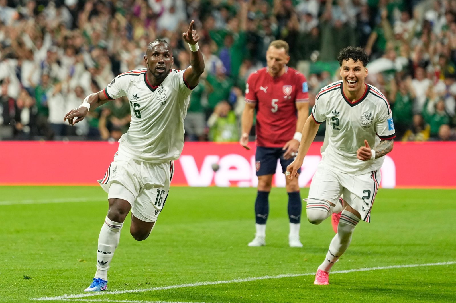 개최국 멕시코, 체코에 3-0 승리…3연승으로 32강 진출