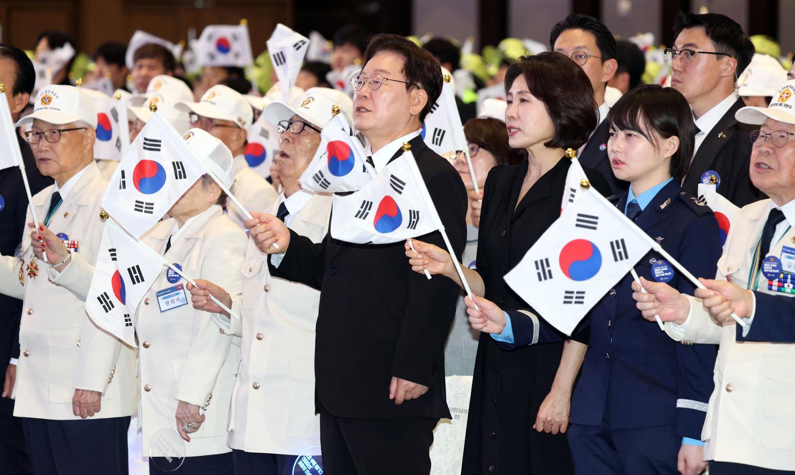 李 “극우-극좌 대립에 다들 불안정 느끼지만 전세계, 韓 민주주의 각별한 평가”