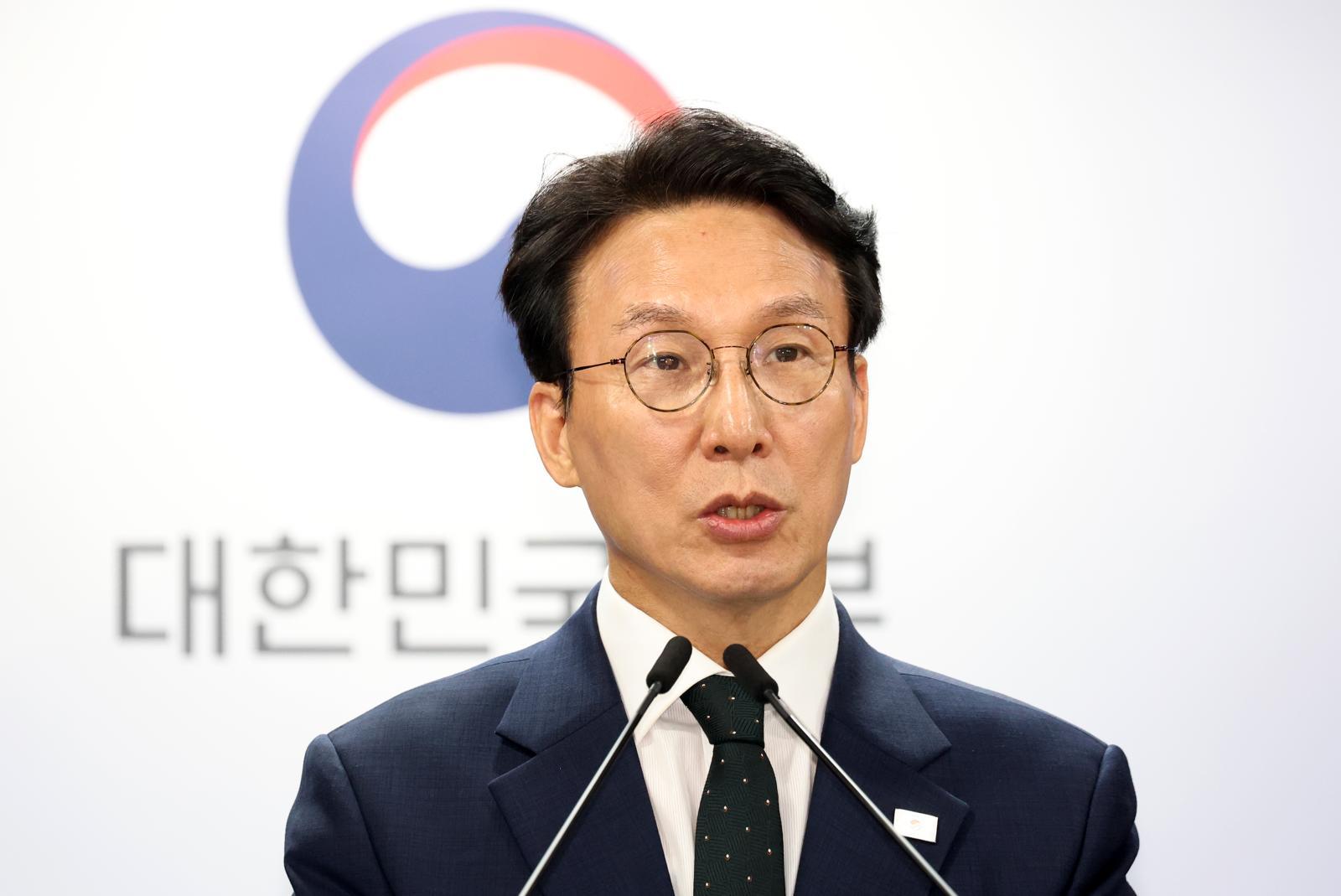 김민석 국무총리가 25일 서울 종로구 세종대로 정부서울청사에서 정부의 검찰개혁 방향 관련 브리핑을 하고 있다. 2026.6.25/뉴스1