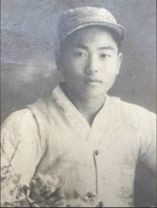 (故) 조영호 일병. 24세. 1953년 7월 18일 전사. 슬하 2녀.