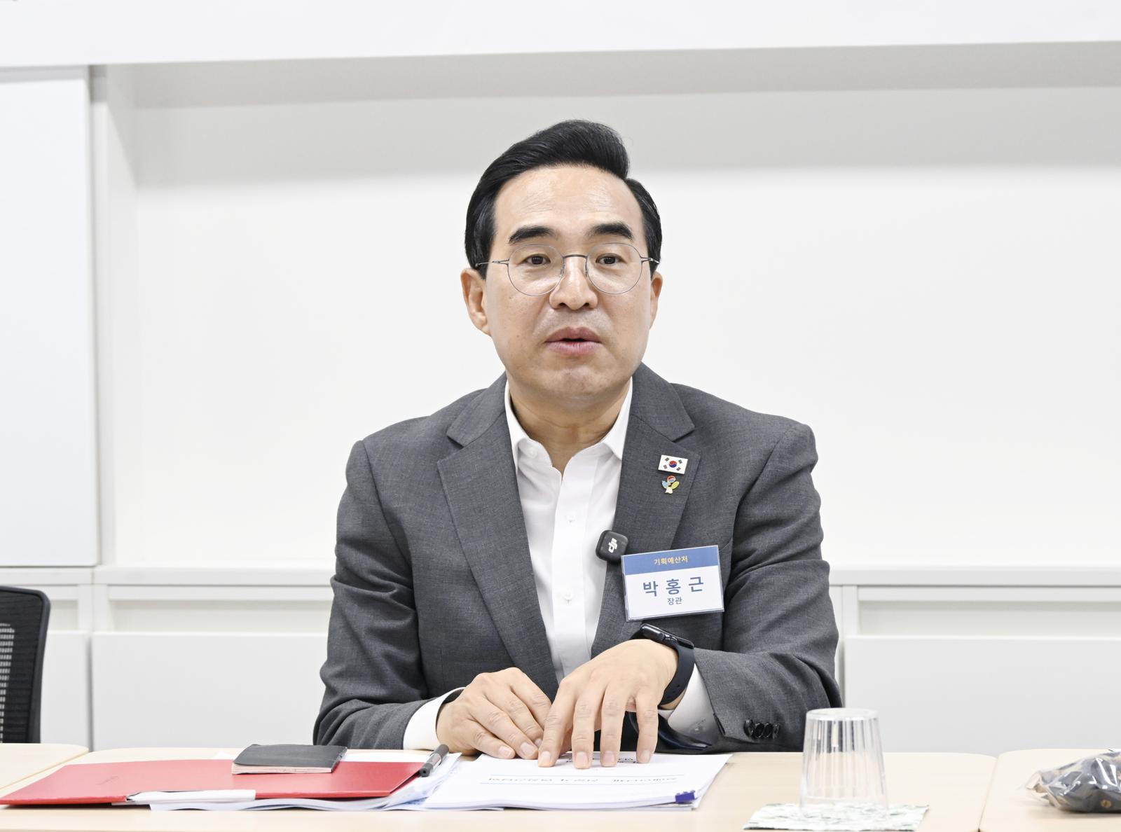 박홍근, 교육교부금 ‘무조건 배정’ 개편 시사…“학령인구 반영돼야”