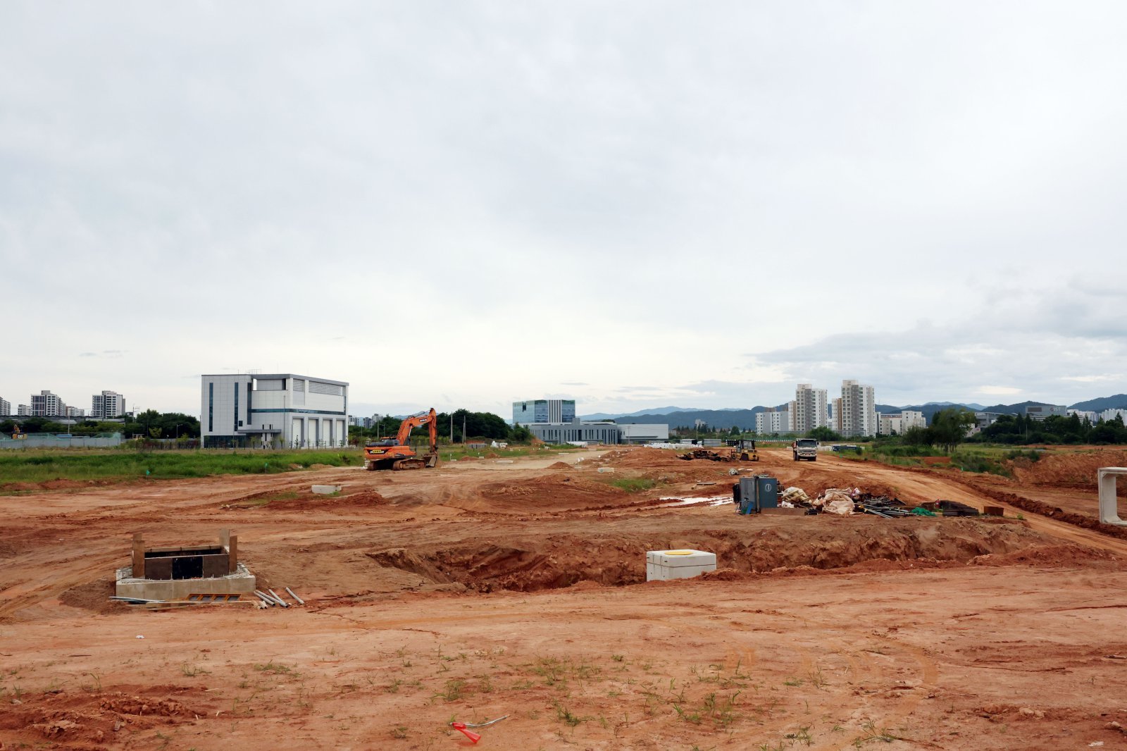 [사설]수도권-충청-호남 반도체 벨트 확장… 電-人-水가 관건