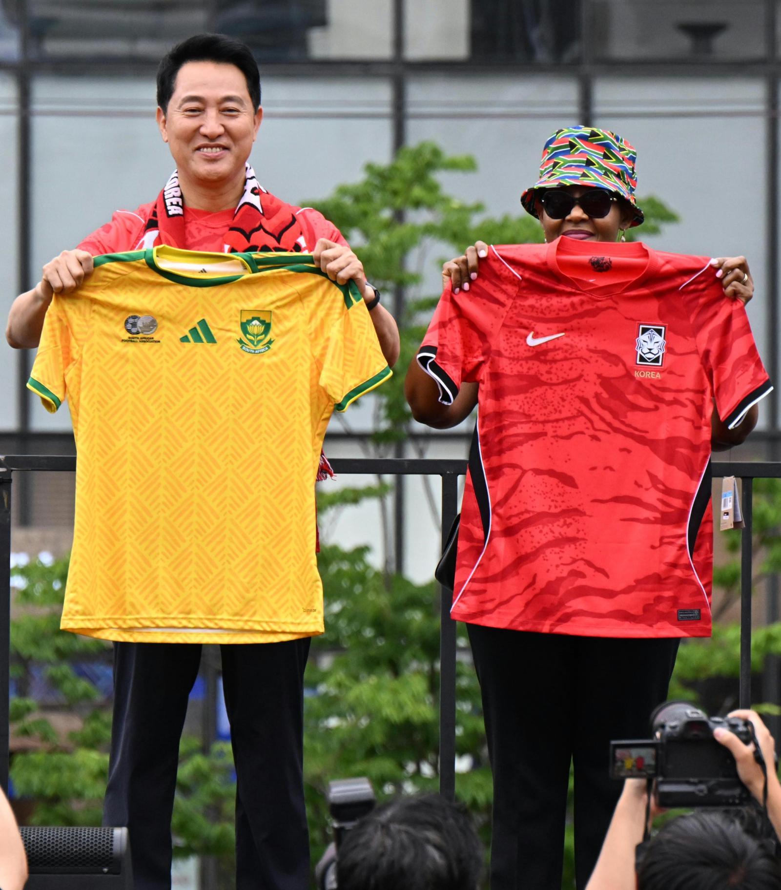 “승패보다 우정”… 6·25 때 함께 싸운 남아공과 공동응원