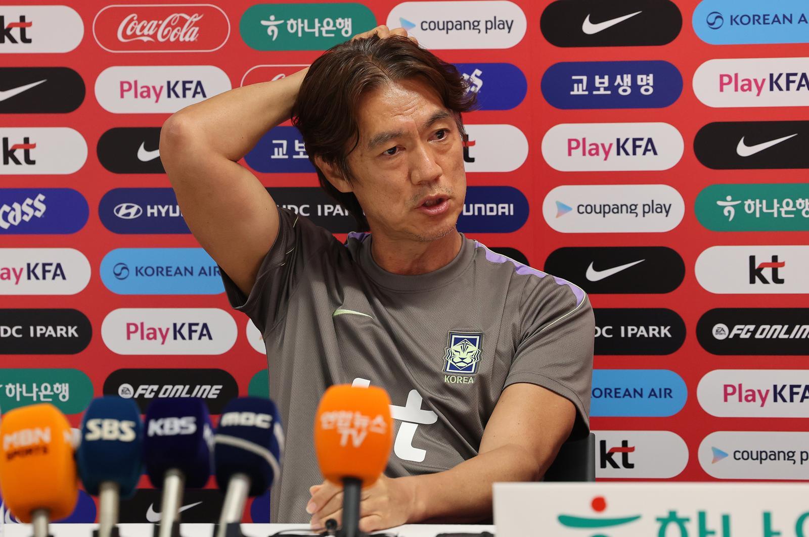 홍명보 대한민국 축구국가대표팀 감독이 25일(현지시간) 멕시코 과달라하라 인근 대한민국 축구대표팀의 베이스캠프 훈련장인 사포판 치바스 바예 베르데에서 훈련에 앞서 인터뷰를 하고 있다. 뉴스1