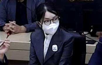 김건희 여사가 26일 서울 서초구 중앙지방법원에서 열린 특정범죄가중처벌등에관한법률위반(알선수재) 부정청탁및금품등수수의금지에관한법률위반 증거인멸 등에 대한 선고 공판에 출석하고 있다. 2026.6.26 서울중앙지방법원 제공