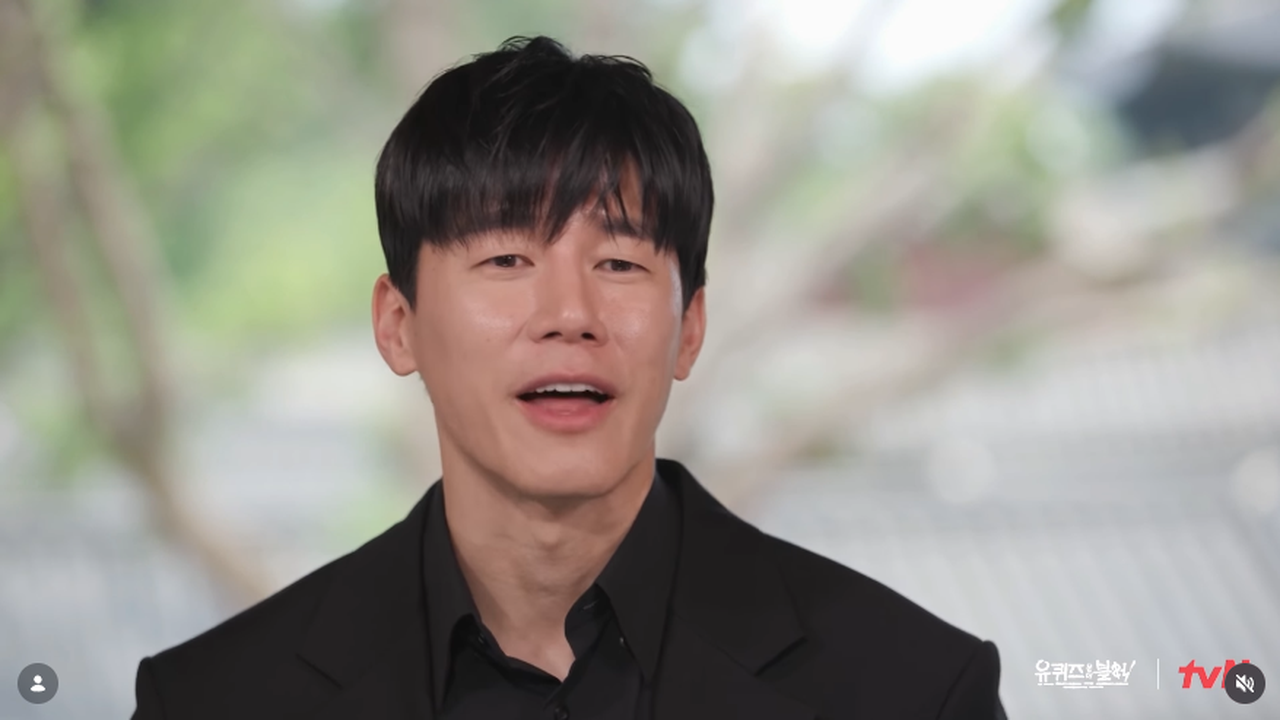 배우 김무열이 넷플릭스 시리즈 ‘참교육’의 글로벌 1위 소식을 접한 뒤 아내 윤승아와 함께 눈물을 흘렸던 순간을 떠올렸다.