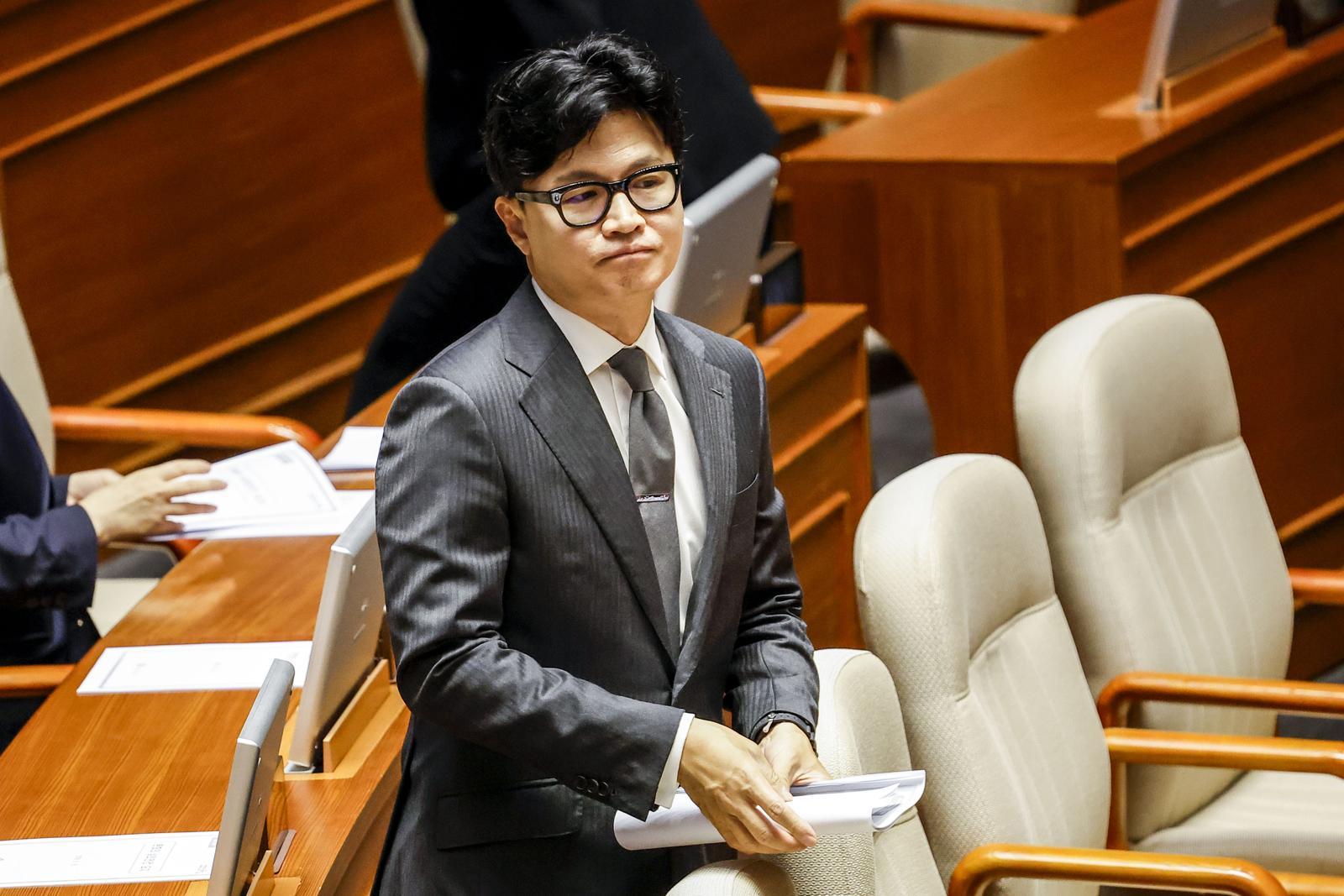 한동훈 무소속 의원이 18일 서울 여의도 국회에서 열린 제436회 국회(임시회) 제3차 본회의를 마친 뒤 자리를 나서고 있다. 뉴시스