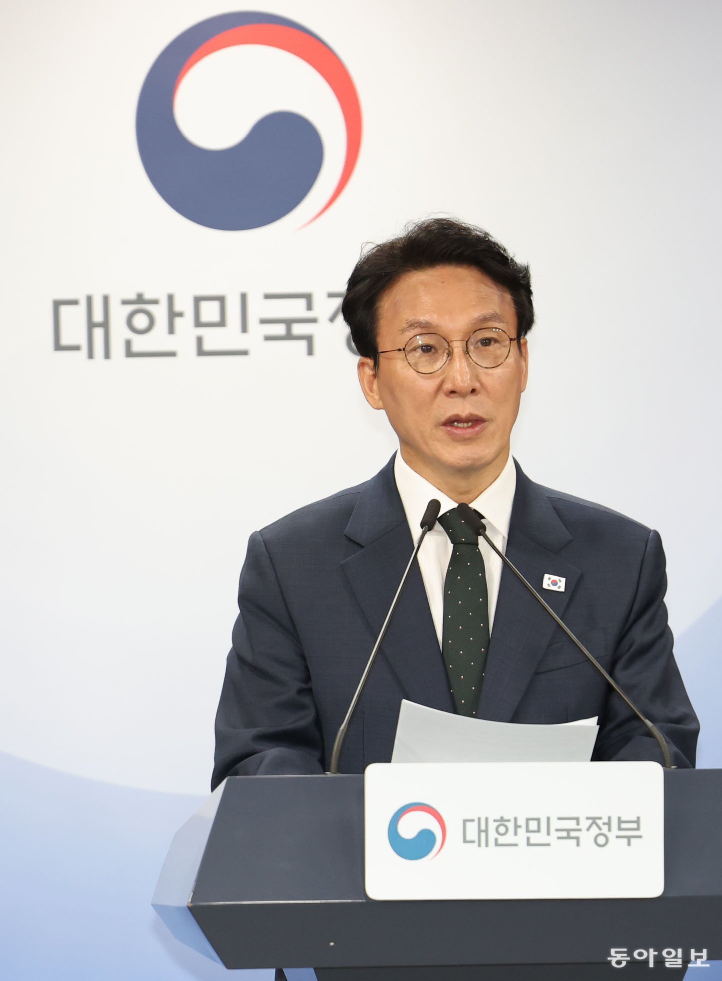 김민석 국무총리가 25일 오후 서울 종로구 세종대로 정부서울청사 3층 브리핑룸에서 정부의 검찰개혁 방향 관련 브리핑을 하고 있다. 변영욱 기자 cut@donga.com