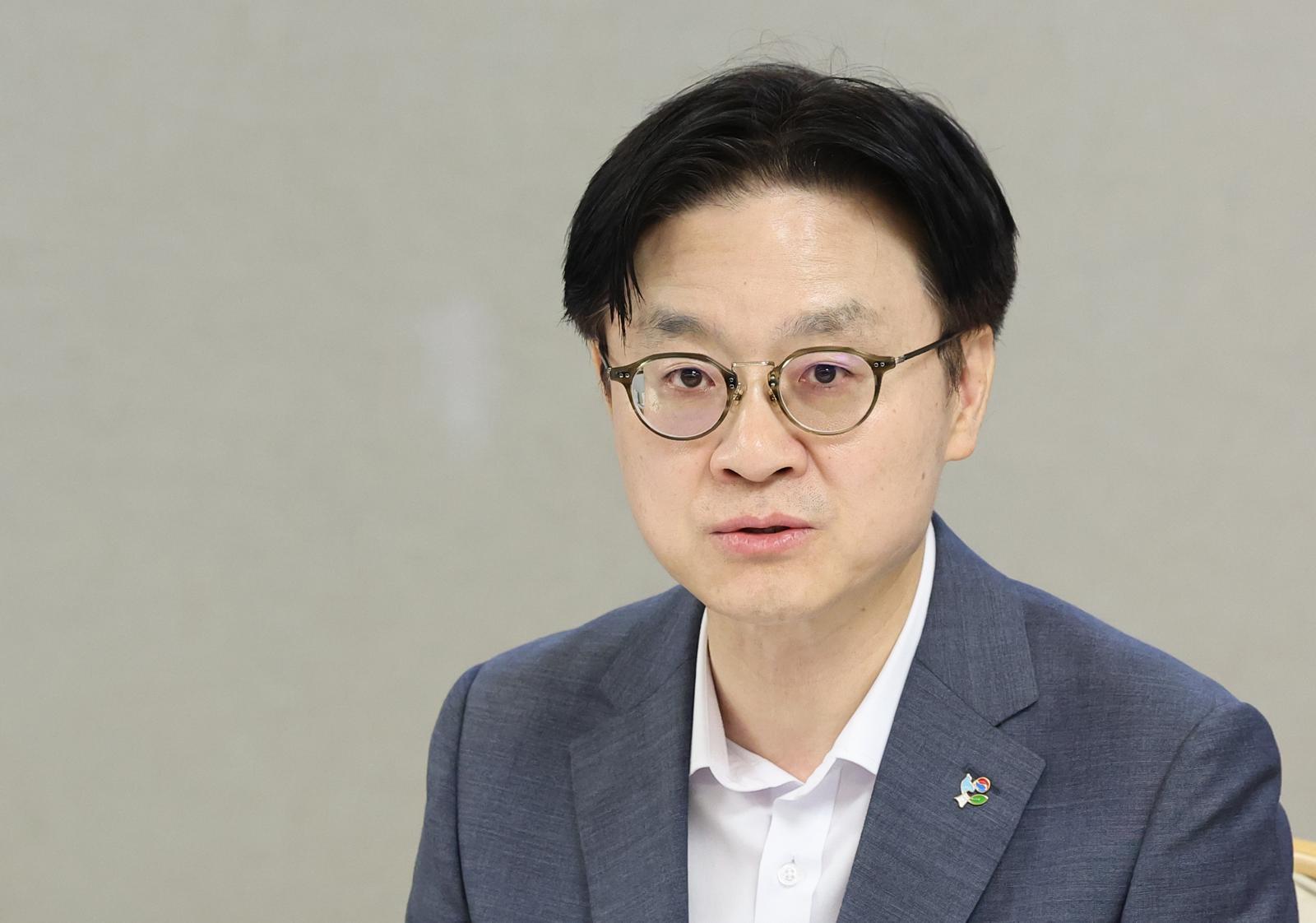 김정관 “전쟁 완전히 끝나야 휘발유 L 당 1500~1600원”