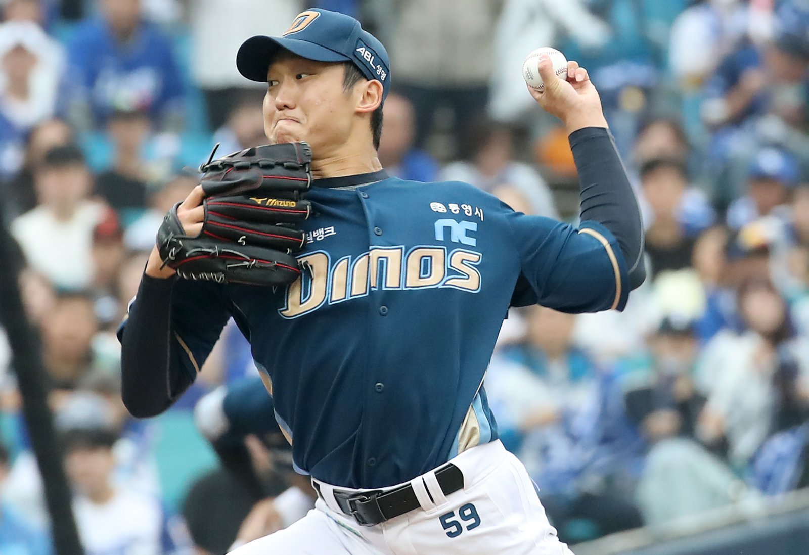 6일 오후 대구 삼성라이온즈파크에서 열린 프로야구 2025 신한 SOL뱅크 KBO 와일드카드 결정전 1차전, 삼성 라이온즈와 NC 다이노스의 경기 NC 선발 구창모가 역투하고 있다. 2025.10.6 뉴스1