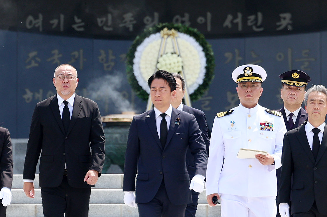 고이즈미 日 방위상 방한…“한일 방위협력 심화되길”